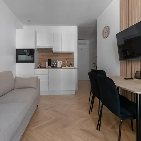 Chez Virginie Triangle D'or * ヴィシー